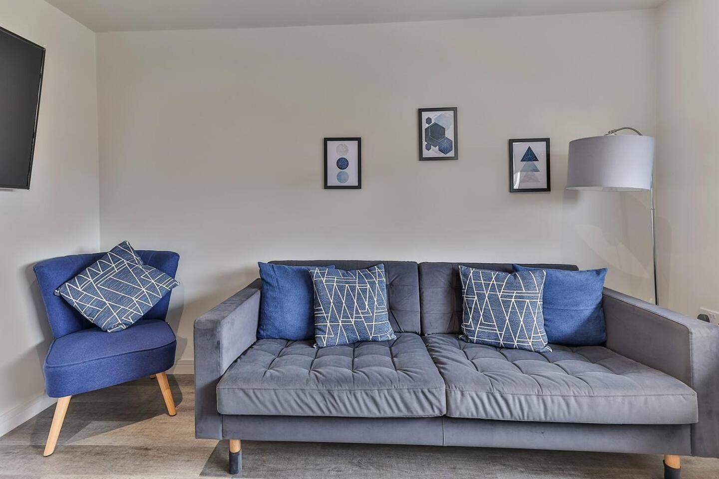 Newly Renovated 3 Bed 2 Bath & Parking Sheffield