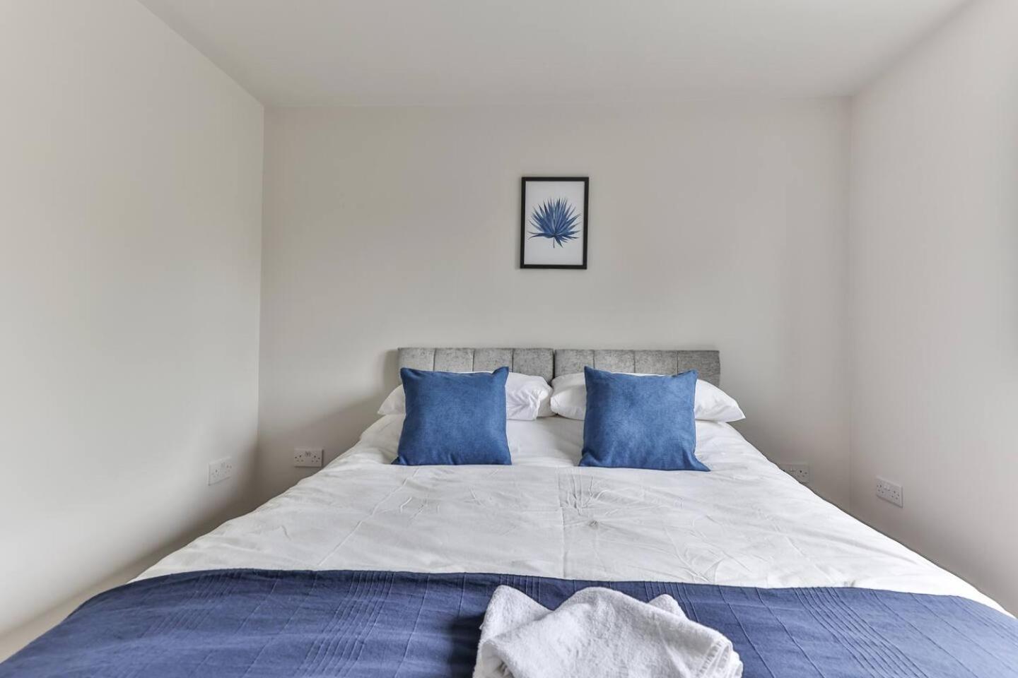 Appartement Newly Renovated 3 Bed 2 Bath & Parking